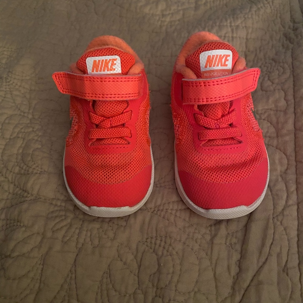 5c Nike pink mesh sneaker